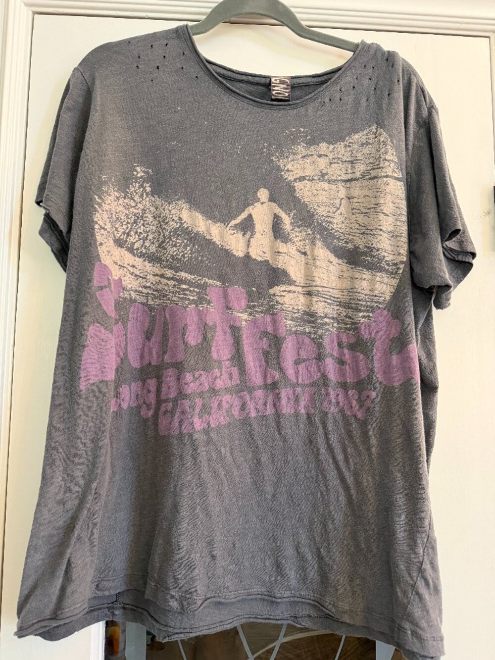 MAGNOLIA PEARL Surf fest Graphic Tee in Distressed Grey Tee